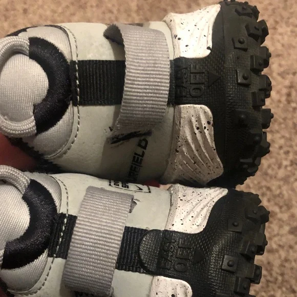 Nike Future Field Kids' cleats in Light Smoke Grey and Black size 5Y - Picture 2 of 6